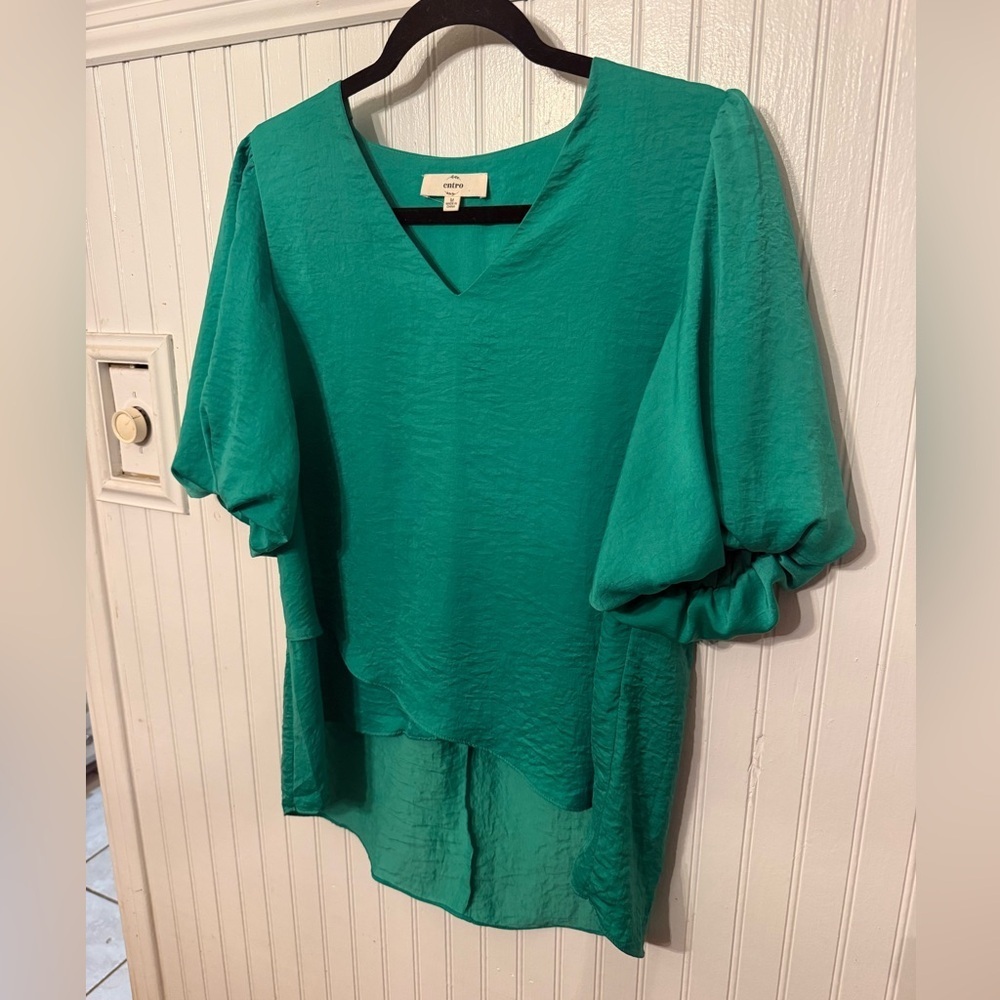 Entro Bubble Sleeve Split front Medium Green Blouse